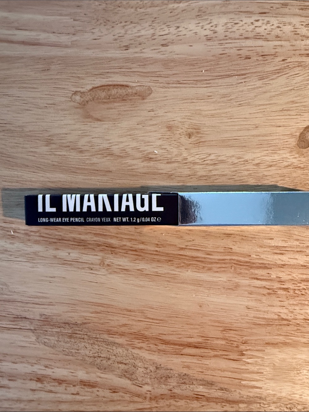 IL MAKIAGE Long-Wear Eye Pencil in Black and Silver Packaging